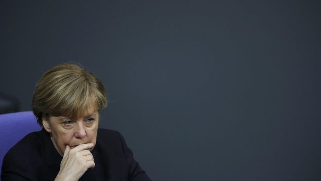 Tak Sepaham Kebijakan Imigran Merkel, Mendagri Jerman Mundur
