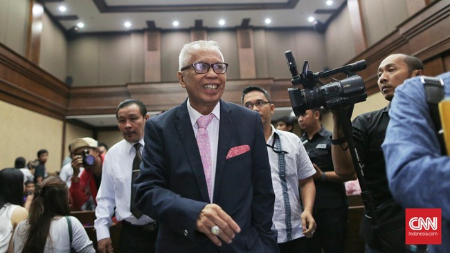 Pengacara kondang OC Kaligis menjadi salah satu korban gagal bayar Asuransi Jiwasraya. Uang Rp25 miliar yang dia setor di asuransi tersebut pun kandas.