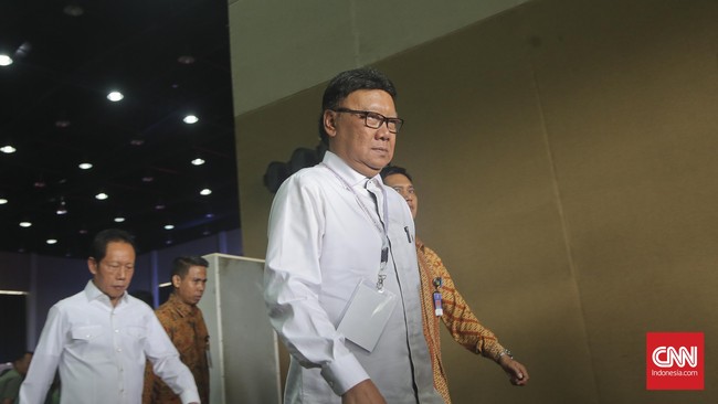 Tjahjo Kumolo dan Djarot Saiful Hidayat berbincang secara tertutup selama kurang lebih dua jam sebelum keluar untuk memberikan pernyataan.