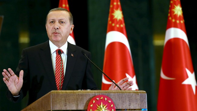 Usai memenangkan referendum konstitusi meski dengan selisih tipis, Presiden Turki Tayyip Erdogan menyebut dia akan segera menemui Presiden AS Donald Trump.
