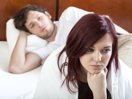 Mitos Seks: Pil KB Membuat Mood Wanita Buruk untuk Bercinta