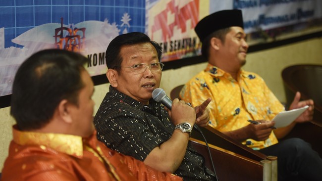 Politikus senior PPP Akhmad Muqowam meminta Soeharso Monoarfo selaku Pelaksana Tugas (Plt) Ketua Umum PPP merangkul semua tokoh PPP termasuk Humphrey Djemar.