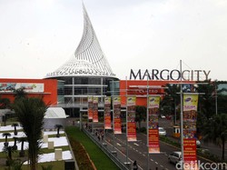 Atap Plafon Margo City Depok Ambruk, 4 Orang Terluka