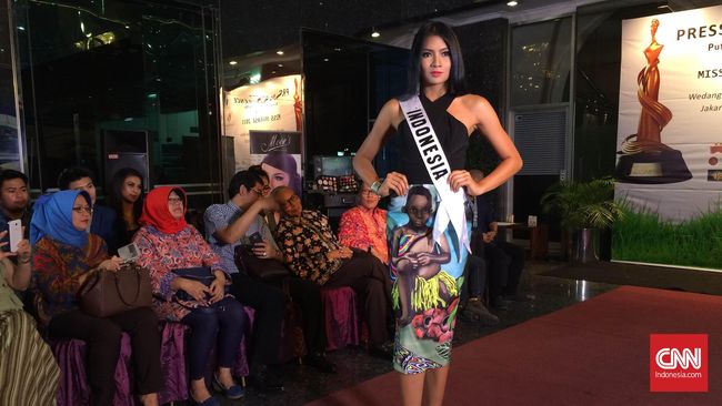 Seperti apa busana-busana yang akan Anin kenakan dalam ajang Miss Universe 2015? Anin memperlihatkan busana yang akan dia bawa ke Las Vegas.