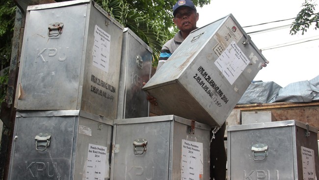 Metode verifikasi terhadap pendukung calon independen disebut akan mencegah dukungan ganda. Banyaknya warga yang memegang lebih dari satu NIK jadi alasan.