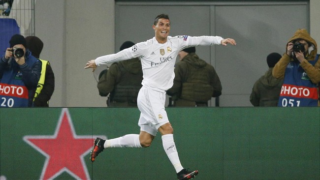 Cristiano Ronaldo diklaim dapat menyamai torehan legenda Manchester United, Ryan Giggs, yang baru gantung sepatu saat 39 tahun.