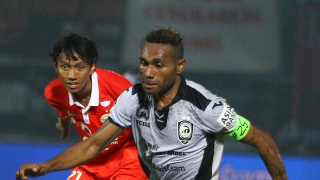 Mantan pemain Timnas Indonesia Titus Bonai diserang netizen di media sosial karena sebuah postingan terkait Israel di Instagram dua tahun lalu.
