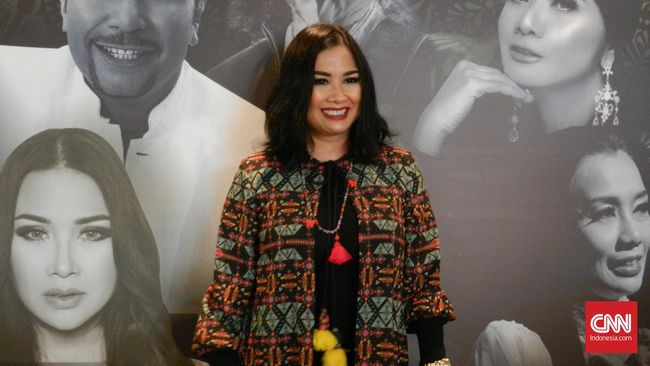 Lagu Hati-hati di Jalan milik Tulus sedang ramai diperbincangkan, sehingga netizen meminta Titi DJ membuat lagu berjudul Tulus.