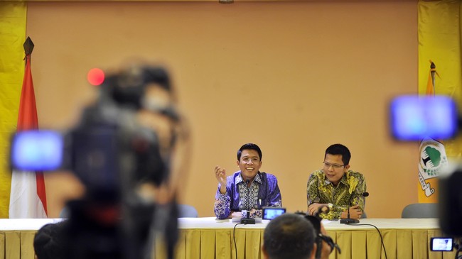 Oleh karena itu, masyarakat diminta tak perlu melebih-lebih keputusan mengenai pergantian anggota MKD dari Partai Golkar.