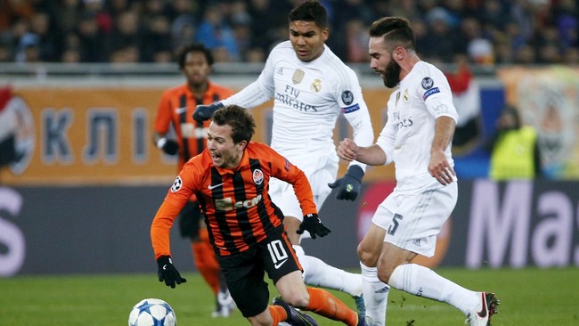 Real Madrid terancam kehilangan Dani Carvajal selama satu bulan. Cederanya Carvajal membuat Los Blancos tinggal memiliki empat bek yang fit di skuat utama.
