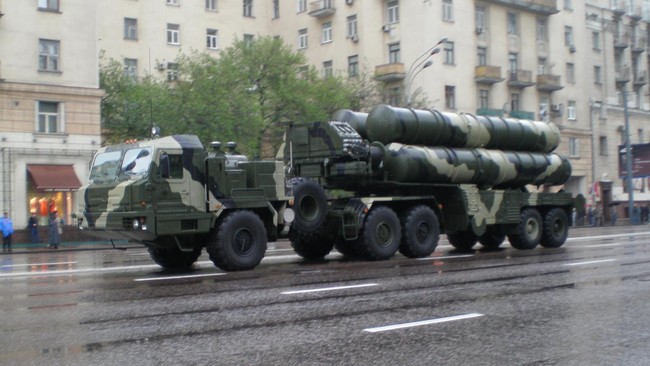Rusia dilaporkan akan mengerahkan sistem pertahanan rudal S-400 di Krimea, wilayah yang dicaplok Moskow empat tahun lalu dari Ukraina.
