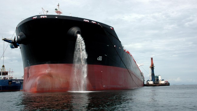 PT Sillo Maritime Perdana menyatakan tidak terganggu dengan penurunan harga minyak karena menyewakan kapal untuk kegiatan produksi migas.