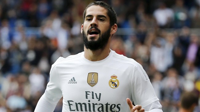 Isco mendapat kartu merah langsung saat pertandingan El Clasico karena menendang kaki kiri Neymar dari belakang pada menit ke-84. 