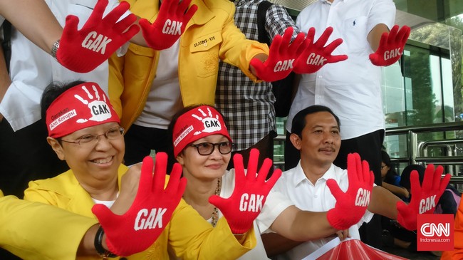 KPK diminta tak gentar menghadapi para koruptor yang didukung para pemodal yang punya banyak uang untuk membungkam.