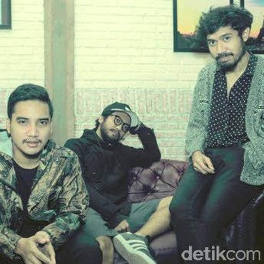 Lirik Lagu Modern Romance Dreaming (Lonely) - Elephant Kind