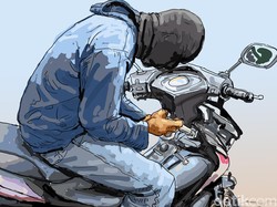 Jukir Liar Curi Uang di Bagasi Motor Pengunjung CPI Makassar Ditangkap