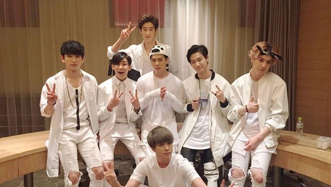 GOT7 tampaknya akan mengisi kegiatan akhir tahun tanpa personel lengkap karena Mark cedera kaki.