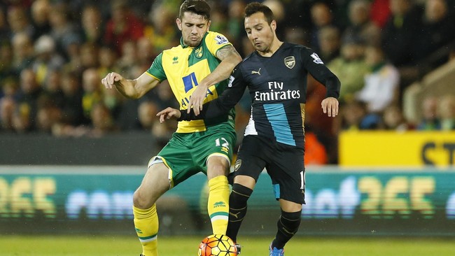 Arsenal dan Norwich City masih bermain imbang 1-1 hingga jeda babak pertama pertandingan lanjutan Liga Primer Inggris di Stadion Carrow Road, Minggu (29/11).