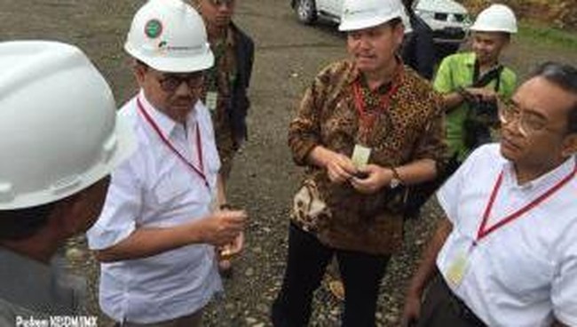 PLTP Muara Laboh memiliki kapasitas listrik 80 MW, yang dikerjakan oleh PT Supreme Energy sejak 2008 lalu.