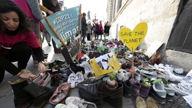 Perempuan Demonstran KTT Paris Didenda Rp14 Juta