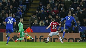 Van Gaal Tantang Leicester Hadapi Tekanan Perburuan Gelar