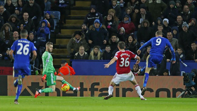 Louis van Gaal menyebut Leicester City saat ini berada di atas angin dalam perburuan gelar Liga Inggris, namun The Foxes jangan melupakan risiko tekanan.