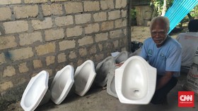 Pejuang Sanitasi Berbekal Kloset di Papua