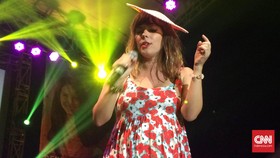 Penampilan Santai Lenka Hibur Penonton JGTC 2015