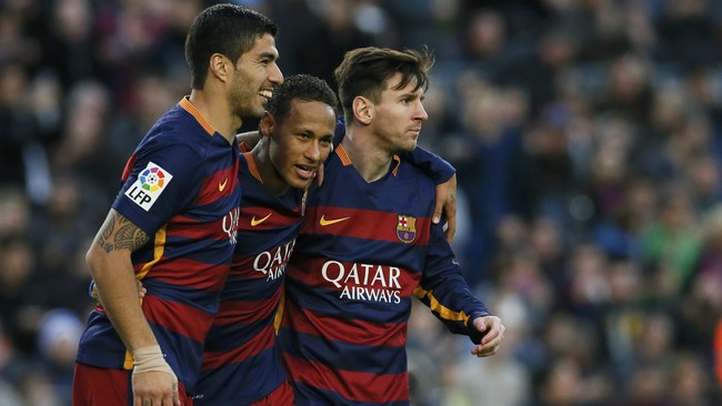 Kemenangan telak Barcelona atas Real Madrid tidak hanya terjadi di laga El Clasico, tapi juga di panggung penghargaan La Liga.