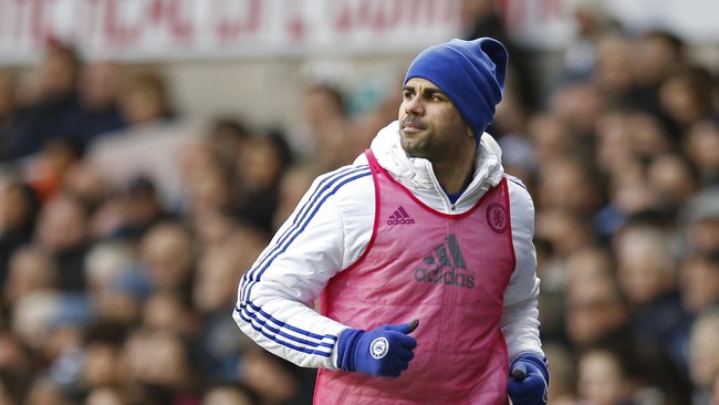 Masa depan Diego Costa di Chelsea dalam tanda tanya setelah penyerang timnas Spanyol itu berusaha melempar rompi ke arah Jose Mourinho,