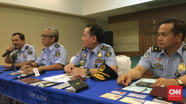 Pihak Imigirasi Jakarta Selatan melakukan operasi terhadap perusahaan teknologi PT Huawei Services terkait adanya pekerja asing tak berizin.