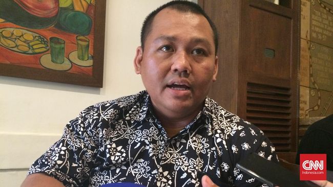 Direktur Eksekutif Safenet, Damar Juniarto mengungkap sinyal RUU ITE tak akan disahkan tahun ini setelah bertemu wamenkumham dan dua anggota DPR.