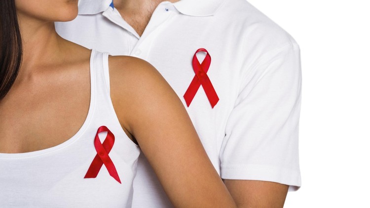 Ibu rumah tangga nyatanya termasuk dalam kelompok berisiko terinfeksi HIV lho, Bunda.