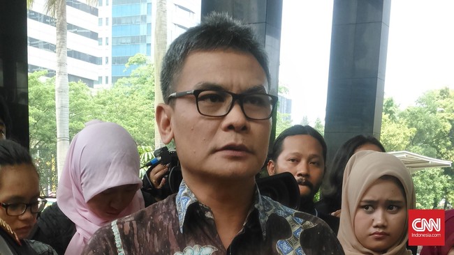 Johan Budi tercatat mengerjakan makalah dua jam kurang 15 menit dari waktu yang ditentukan. Judul makalah yang ia kerjakan adalah penyelamatan aset.