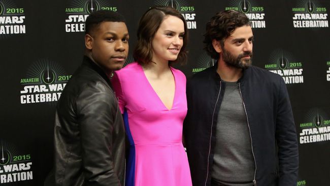 Sutradara Rian Johnson mengunggah ke media sosial, video singkat dirinya mengarahkan adegan terakhir Star Wars: Episode VIII.