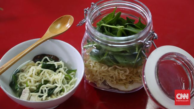 'Bahaya' Makan Mi Instan Saat Sahur