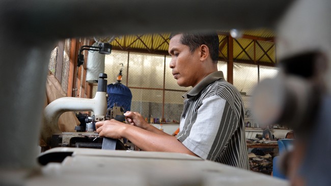 Sebanyak 6.000 usaha kecil di Bekasi terancam bangkrut. Separuh di antaranya bahkan sudah mengurangi kapasitas produksinya hingga 40 persen.