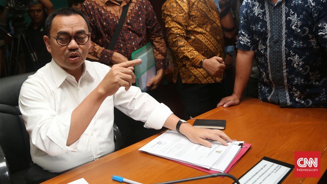 Sebelum jadi Menteri ESDM, Sudirman Said pernah jadi Direktur Utama PT Pindad, industri manufaktur yang bergerak dalam bidang produk militer.