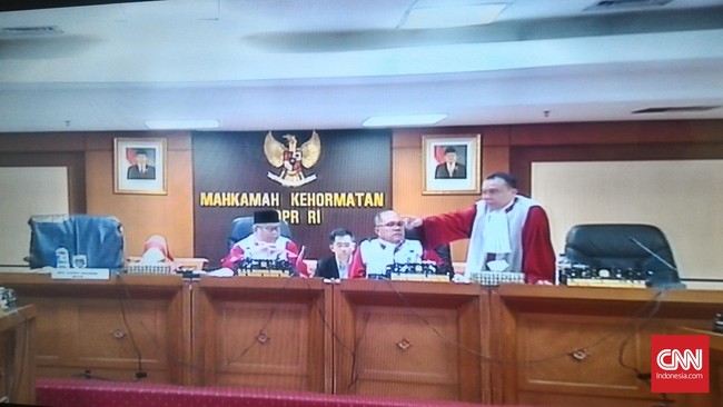 Wakil Ketua MKD Sufmi Dasco mengatakan akan bekerja cepat menyelesaikan semua pemeriksaan. Setya direncanakan dipanggil Senin, dan Riza Selasa pekan depan.