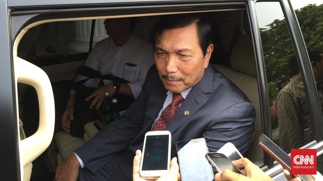 Luhut Pandjaitan ogah berkomentar dan memilih menunggu pekan depan mengomentari dugaan pencatutan nama Presiden Jokowi dan JK.