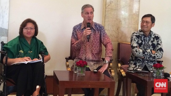 Indonesian Petroleum Association (IPA) menyatakan pengurangan investasi terjadi karena perusahaan tidak mampu menahan gempuran pelemahan harga minyak dunia.
