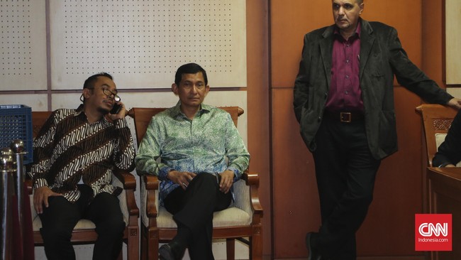 Maroef Sjamsoeddin mengatakan posisi Setya saat itu beda tipis antara pebisnis dan legislator. Setya disebutnya minta saham Freeport Indonesia untuk Jokowi-JK.