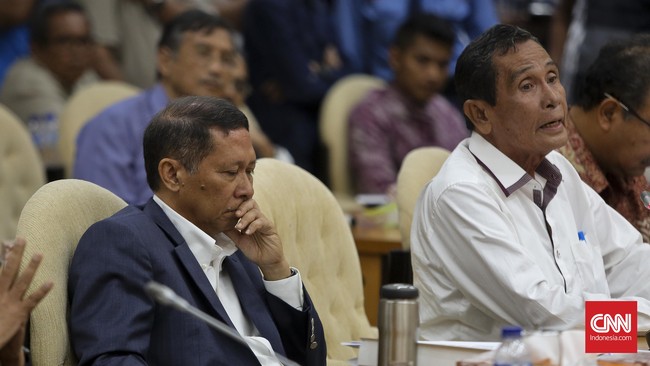 Richard Joost Lino ditetapkan sebagai tersangka korupsi pengadaan Quay Container Crane tahun anggaran 2010 oleh Komisi Pemberantasan Korupsi.
