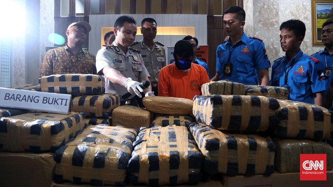 Wakil Kepala Polres Jaksel Ajun Kombes Surawan mengatakan telah mengamankan satu tersangka MR (46) di rumah kontrakan di Tanah Tinggi, Kota Tangerang. 