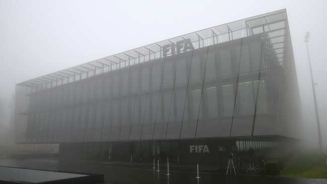 Agenda rapat Komite Eksekutif FIFA di Swiss memutuskan pembentukan tim ad hoc reformasi sepak bola Indonesia. Pemerintah dimasukkan ke dalam tim tersebut.