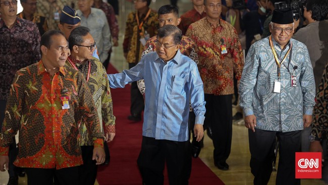 Sebagai pejabat tinggi negara, Jusuf Kalla menurut pengamat politik LIPI Indria Semego tak pantas meluapkan emosi soal Setya meski namanya benar dicatut.