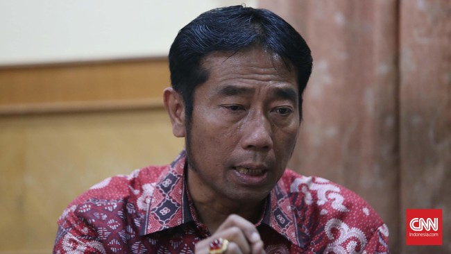 Lulung membenarkan pernyataan Ahok perihal pengadaan uninterruptible power supply (UPS) di beberapa sekolah dalam APBD-P DKI Jakarta 2014 tidak pernah dibahas.