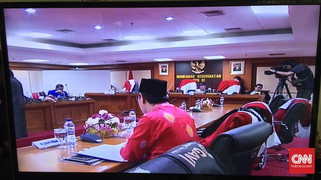 MKD memanggil pengusaha Riza Chalid hari ini untuk yang kedua kalinya. Ia tak memenuhi undangan MKD beberapa waktu lalu untuk dimintai keterangan.