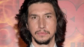 Adam Driver Bertemu Marion Cotillard di Trailer Annette