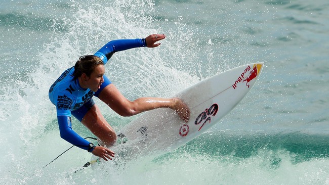 Peselancar berusia 23 tahun asal Hawaii, Carissa Moore, tampil sempura di partai final dan merebut gelar juara dunia ketiga.